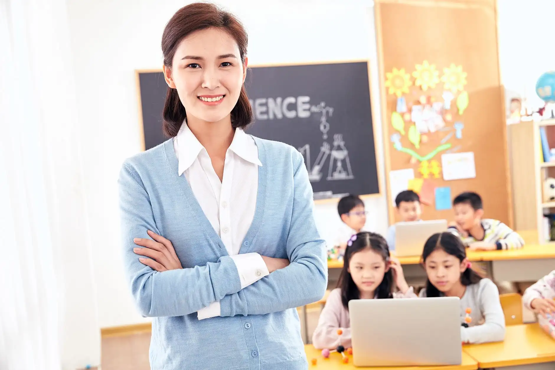 教学一体机与电子白板在湖北中小学课堂的应用效果对比正文配图 1