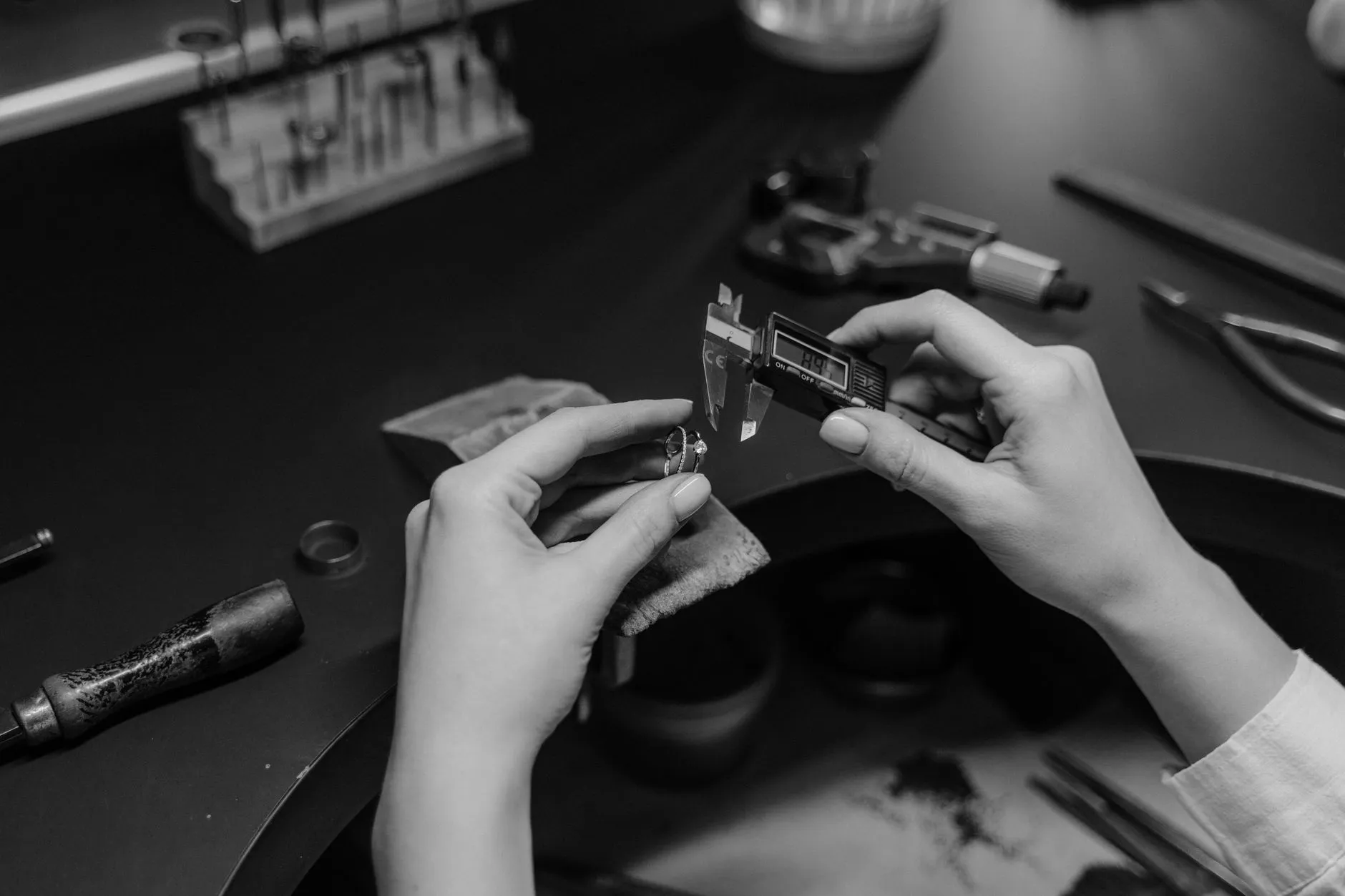 教学一体机与电子白板对比分析:学校该如何选择互动教学设备